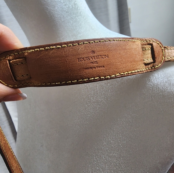 Authentic Louis Vuitton Juene Fille crossbody - Picture 7 of 15